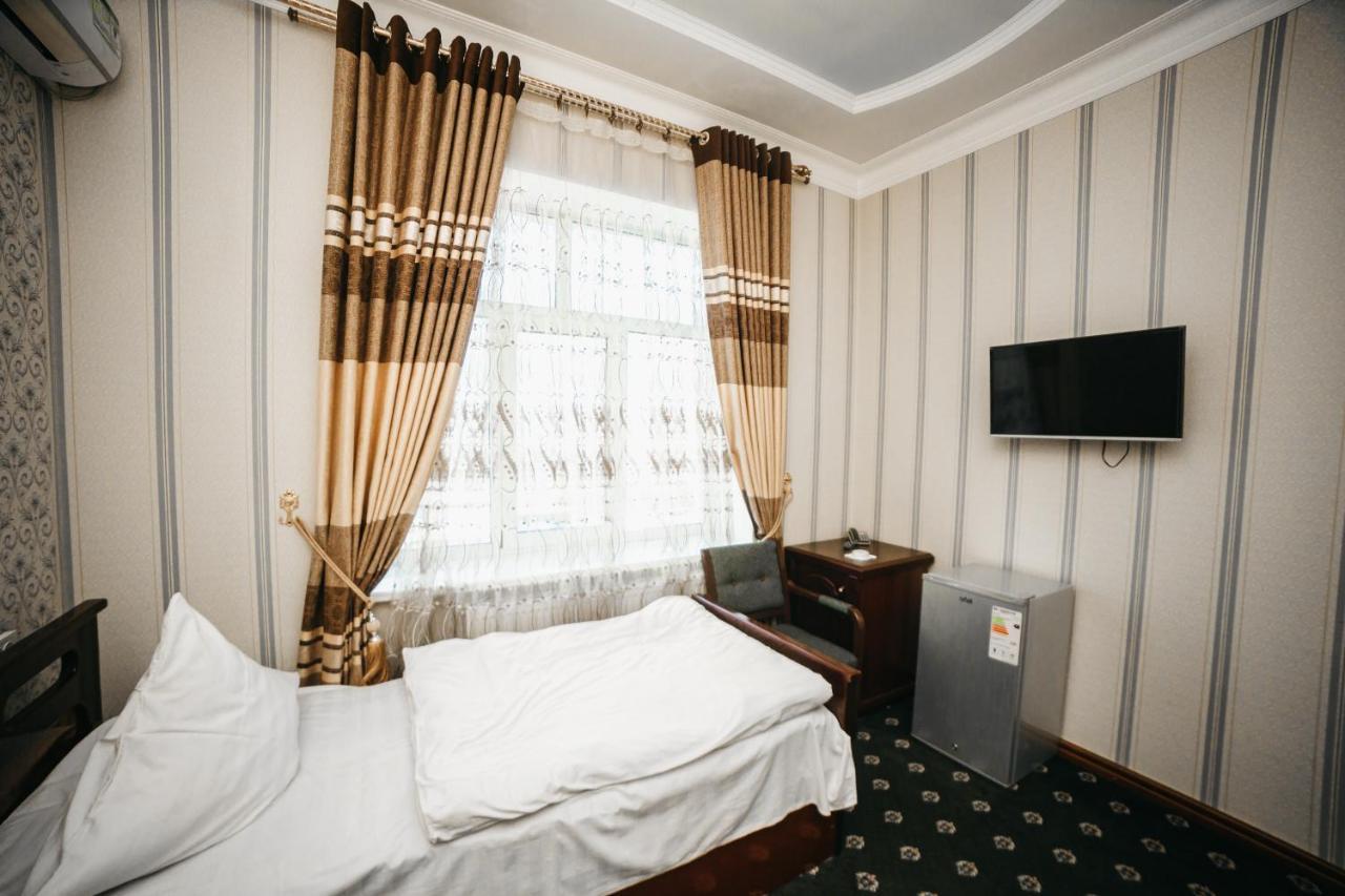 Buyuk Ipak Yo'Li Hotel Namangan Exterior photo